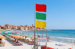 Bandiere di segnalazione per spiaggia