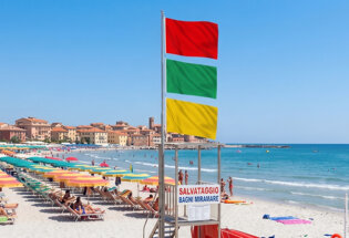 Bandiere di segnalazione per spiaggia